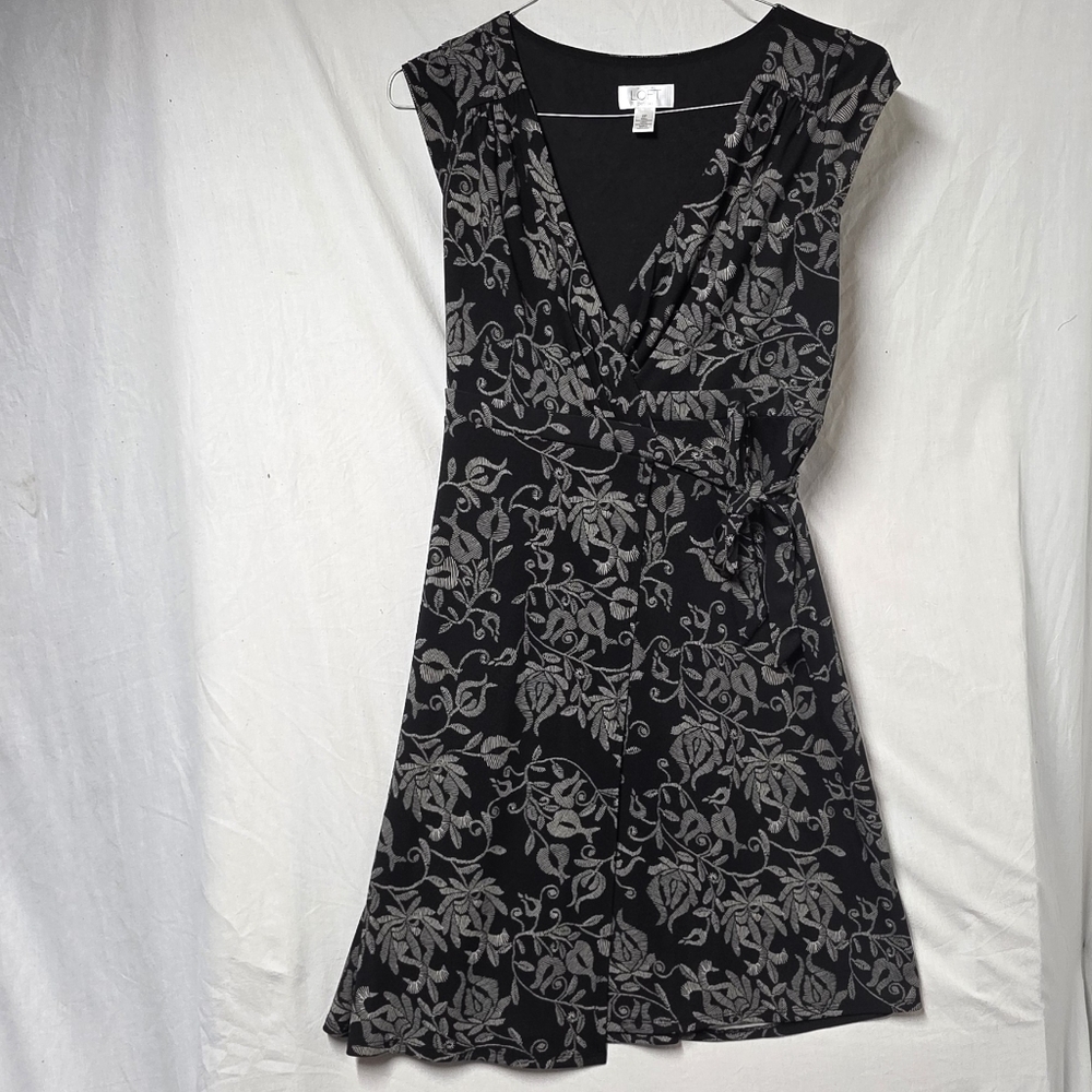 Women Ann Taylor LOFT Petite Black Wrap Dress Size 0P